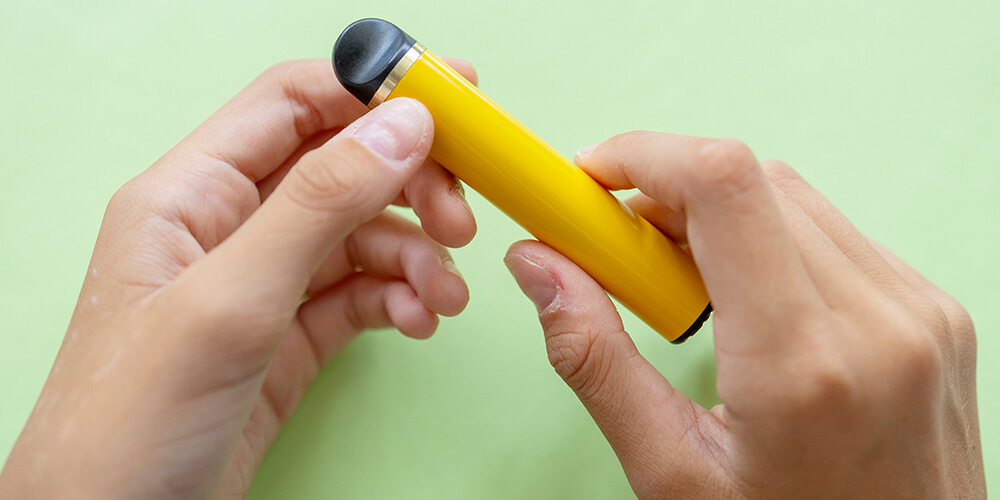 electronic cigarette in the hands of a teenager on 2022 11 12 09 42 38 utc 1